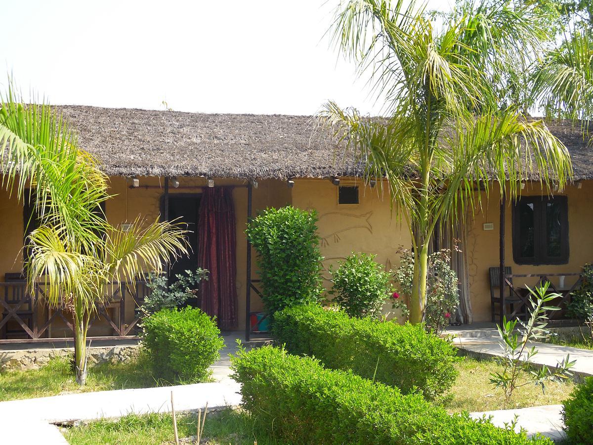 Dhakela Bardia Kingfisher Resort מראה חיצוני תמונה