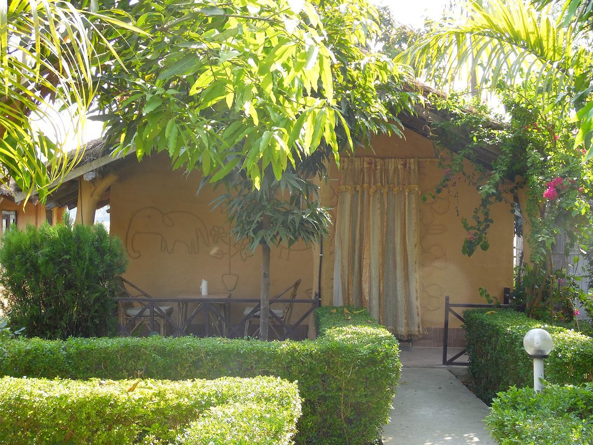Dhakela Bardia Kingfisher Resort מראה חיצוני תמונה