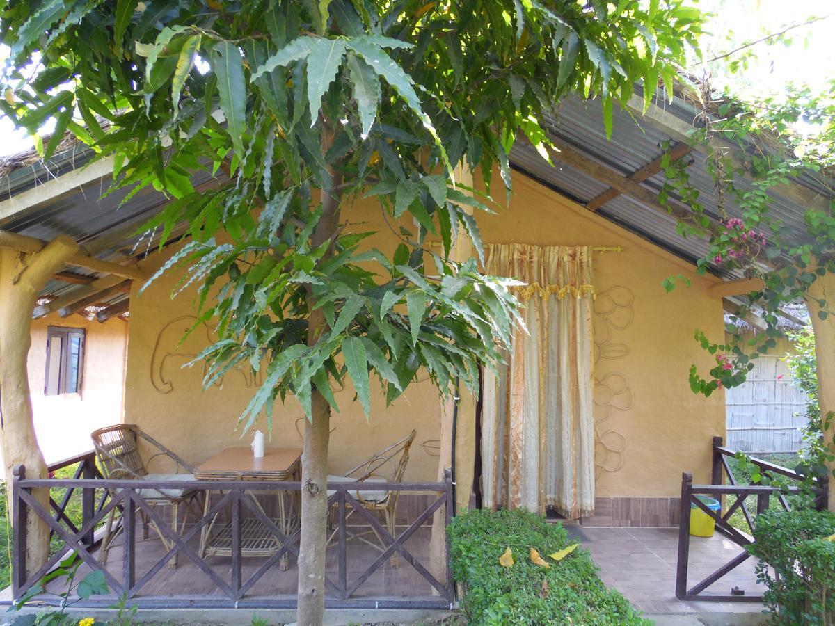 Dhakela Bardia Kingfisher Resort מראה חיצוני תמונה